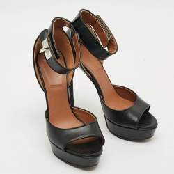 مملوكة مسبقًا صندل جيفنشي جلد أسود بأربطة كاحل بتفصيل سن القرش مقاس 38.5