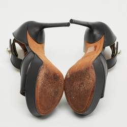 مملوكة مسبقًا صندل جيفنشي جلد أسود بأربطة كاحل بتفصيل سن القرش مقاس 38.5