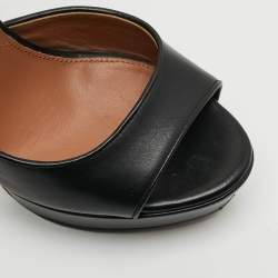 مملوكة مسبقًا صندل جيفنشي جلد أسود بأربطة كاحل بتفصيل سن القرش مقاس 38.5