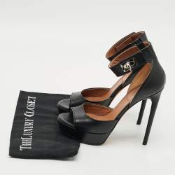 مملوكة مسبقًا صندل جيفنشي جلد أسود بأربطة كاحل بتفصيل سن القرش مقاس 38.5