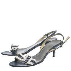 مملوكة مسبقًا صندل جيفنشي فتحة كعب قماش مغزول شعار وجلد أبيض/ أزرق مقاس 37.5