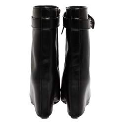 مملوكة مسبقًا Givenchy Black Leather Shark Lock Wedge Ankle Boots Size 39
