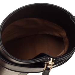 Pre Owned حذاء بوت كاحل جيفنشى كعب مرتفع قفل شارك جلد أسود مقاس 36