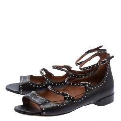 Pre Owned صندل جيفنشي  جلد أسود مرصع بحزام للكاحل مقاس 41