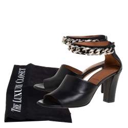 Pre Owned صندل جيفنشي جلد أسود بسلسلة مزينة بحزام كاحل مقاس 40