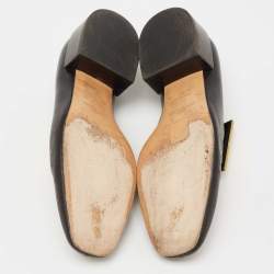 مملوكة مسبقًا Givenchy Black Leather 4G Logo Buckle Loafers Size 39