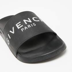 Pre Owned صندل سلايد فلات جيفنشي مطاط أسود مزين شعار الماركة مقاس 39