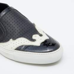 Pre Owned حذاء رياضي جيفنشي جلد وجلد لامع مخرم أبيض/أسود سليب أون مقاس 39