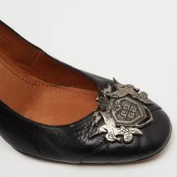 مملوكة مسبقًا Givenchy Black Leather Metal Logo Pumps Size 40
