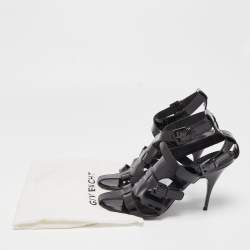 مملوكة مسبقًا Givenchy Black Patent Strappy Sandals Size 40