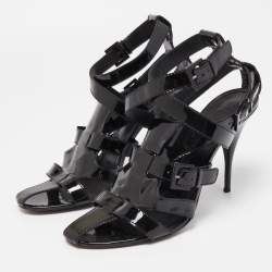 مملوكة مسبقًا Givenchy Black Patent Strappy Sandals Size 40