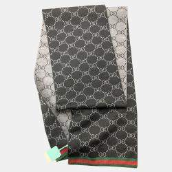 مملوكة مسبقًا Gucci Black Wool GG Scarf