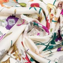 Pre Owned وشاح غوتشي حرير كريمي مطبوع مورد مربع 