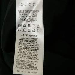 مملوكة مسبقًا فستان غوتشي ساتان حرير أسود مطبوع بدون أكمام قصير مقاس كبير (لارج)