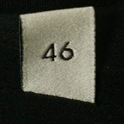 مملوكة مسبقًا فستان غوتشي ساتان حرير أسود مطبوع بدون أكمام قصير مقاس كبير (لارج)