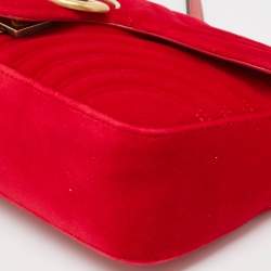 مملوكة مسبقًا حقيبة كتف غوتشي جي جي مارمونت قطيفة ماتيلاسهي حمراء صغيرة