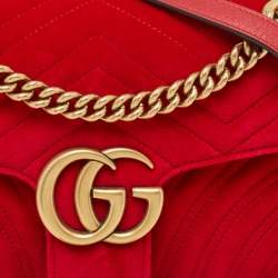 مملوكة مسبقًا حقيبة كتف غوتشي جي جي مارمونت قطيفة ماتيلاسهي حمراء صغيرة