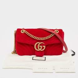 مملوكة مسبقًا حقيبة كتف غوتشي جي جي مارمونت قطيفة ماتيلاسهي حمراء صغيرة