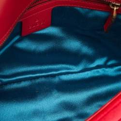 مملوكة مسبقًا حقيبة كتف غوتشي جي جي مارمونت قطيفة ماتيلاسهي حمراء صغيرة