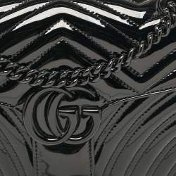 مملوكة مسبقًا Gucci Black Matelassé Patent Leather Small GG Marmont Shoulder Bag