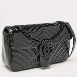 مملوكة مسبقًا Gucci Black Matelassé Patent Leather Small GG Marmont Shoulder Bag