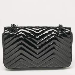 مملوكة مسبقًا Gucci Black Matelassé Patent Leather Small GG Marmont Shoulder Bag
