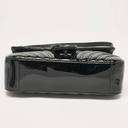 مملوكة مسبقًا Gucci Black Matelassé Patent Leather Small GG Marmont Shoulder Bag