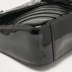 مملوكة مسبقًا Gucci Black Matelassé Patent Leather Small GG Marmont Shoulder Bag