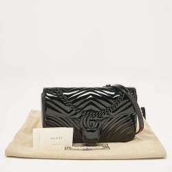 مملوكة مسبقًا Gucci Black Matelassé Patent Leather Small GG Marmont Shoulder Bag