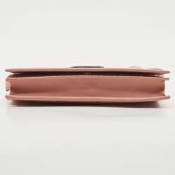 مملوكة مسبقًا Gucci Pink Microguccissima Leather Flap Wallet on Strap