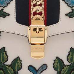 Pre Owned حقيبة غوتشي متوسطة مقبض علوي سيلفي جلد أبيض مطرزة زهور