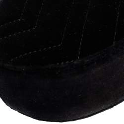 مملوكة مسبقً�ا Gucci Black Matelasse Velvet and Leather GG Marmont Belt Bag