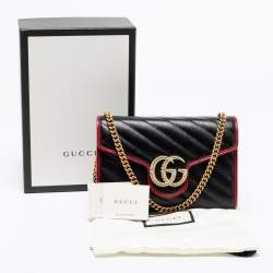 Pre Owned محفظة بسلسلة غوتشي مارمونت تورشون جلد مبطن خط مائل أحمر /أسود شعار جي جي 