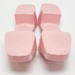 مملوكة مسب قًا Gucci Pink Rubber Embossed Logo Slide Sandals Size 42