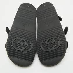 Pre Owned صندل غوتشي مطاط لامع أسود مزين شعار الماركة جي جي مسطح مقاس 37