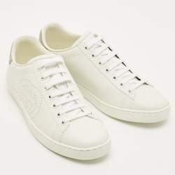 Pre Owned حذاء رياضي غوتشي إيس جلد أبيض مثقب مع شارة G متشابكة مقاس 35