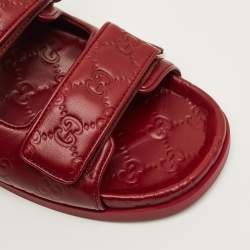 مملوكة مسبقًا صندل غوتشي مسطح جلد غوتشيسما خمري مقاس 40 بشعار جي مزدوج