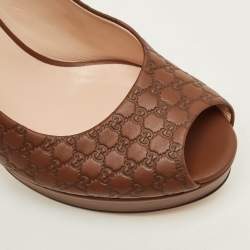 مملوكة مسبقًا Gucci Microguccissima Size 41 Brown Leather Peep Toe Pumps