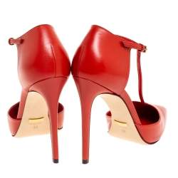 مملوكة مسبقًا Gucci Red Leather Pointed Toe T-Strap Pumps Size 39