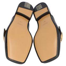مملوكة مسبقًا Gucci Black Leather Peyton Square-Toe Mules Size 38