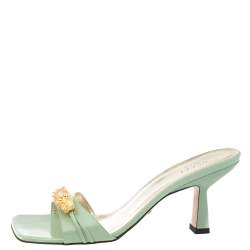 مملوكة مسبقًا Gucci Mint Green/Gold Leather Crystal Embellished Tiger Hear Sandals Size 39.5