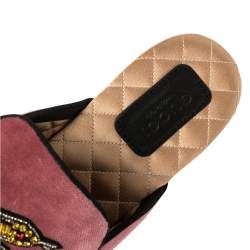 مملوكة مسبقًا Gucci Pink Velvet Snake Embellished Flat Mules Size 38.5