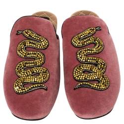 مملوكة مسبقًا Gucci Pink Velvet Snake Embellished Flat Mules Size 38.5