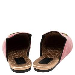 مملوكة مسبقًا Gucci Pink Velvet Snake Embellished Flat Mules Size 38.5