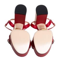 مملوكة مسبقًا Gucci Red Leather GG Marmont Block Heel Platform Ankle Strap Sandals Size 38.5