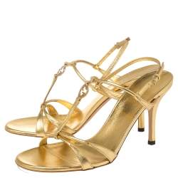 مملوكة مسبقًا صندل غوتشي جلد ذهبي ميتالك بالشعار جي جي وسير حرف تي مقاس 40