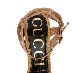 مملوكة مسبقًا صندل غوتشي كراك فورد بعقدة جلد بيج حزام للكاحل نغل سميك مقاس 38.5