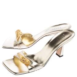 مملوكة مسبقًا صندل سلايد غوتشي مزخرف رأس نمر كريستال دورا جلد ذهبي مقاس 39