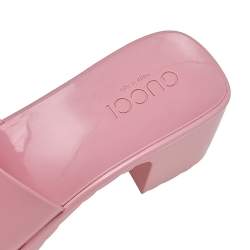 مملوكة مسبقًا Gucci Pink Rubber Logo Platform Slide Sandals Size 37