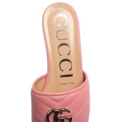 مملوكة مسبقًا صندل سلايد غوتشي فلات مارمونت جي جي جلد مبطن وردي مقاس 38